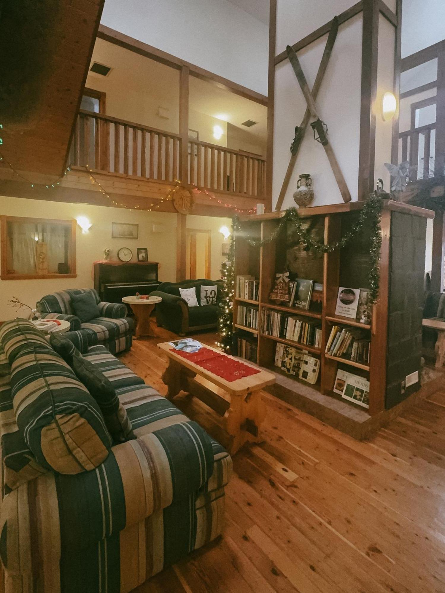 Alpine Meadows Lodge Golden Ngoại thất bức ảnh