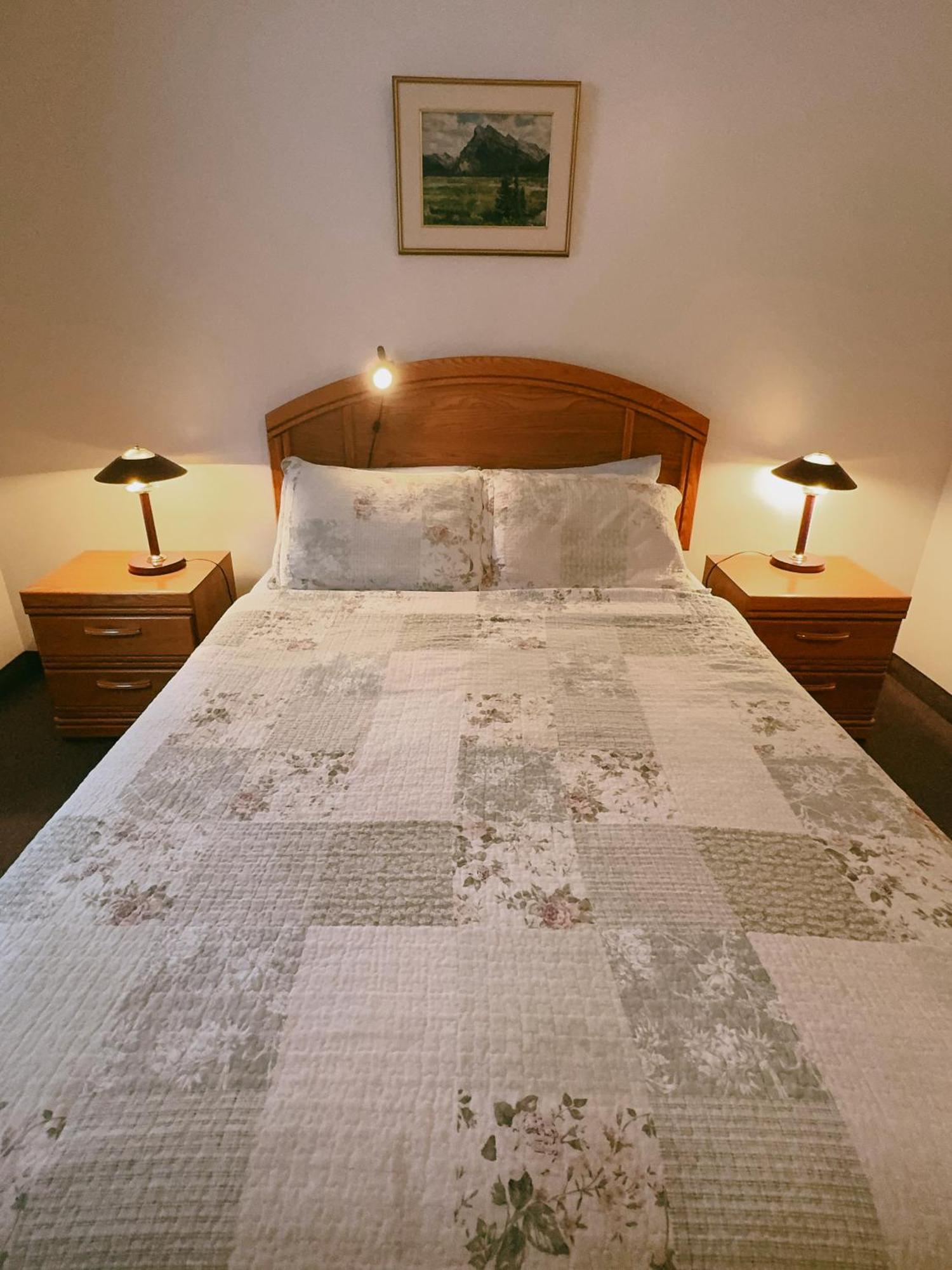 Alpine Meadows Lodge Golden Ngoại thất bức ảnh