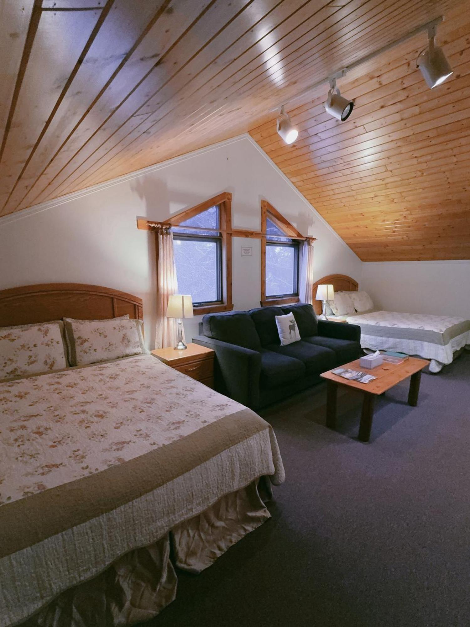 Alpine Meadows Lodge Golden Ngoại thất bức ảnh