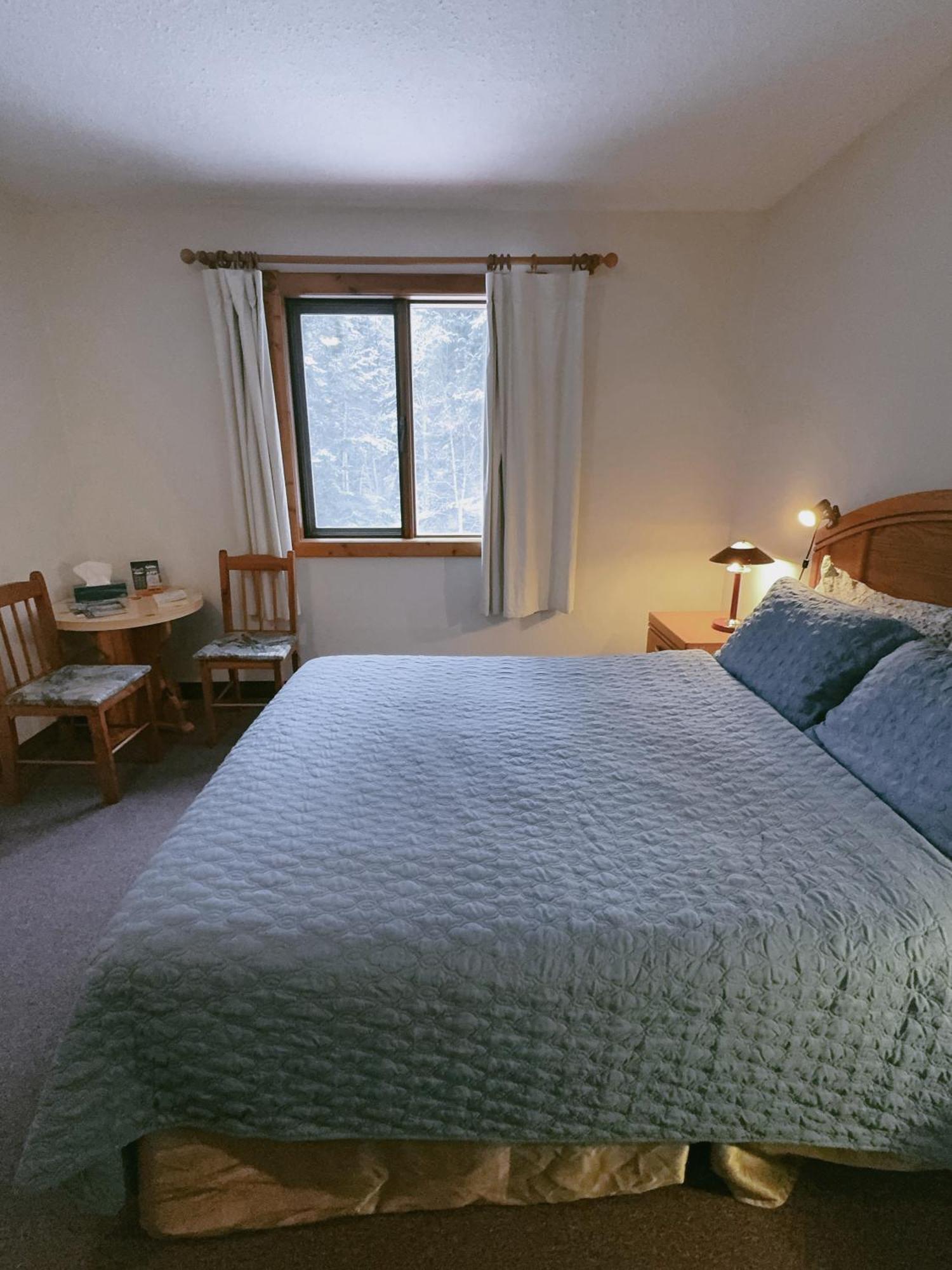 Alpine Meadows Lodge Golden Ngoại thất bức ảnh