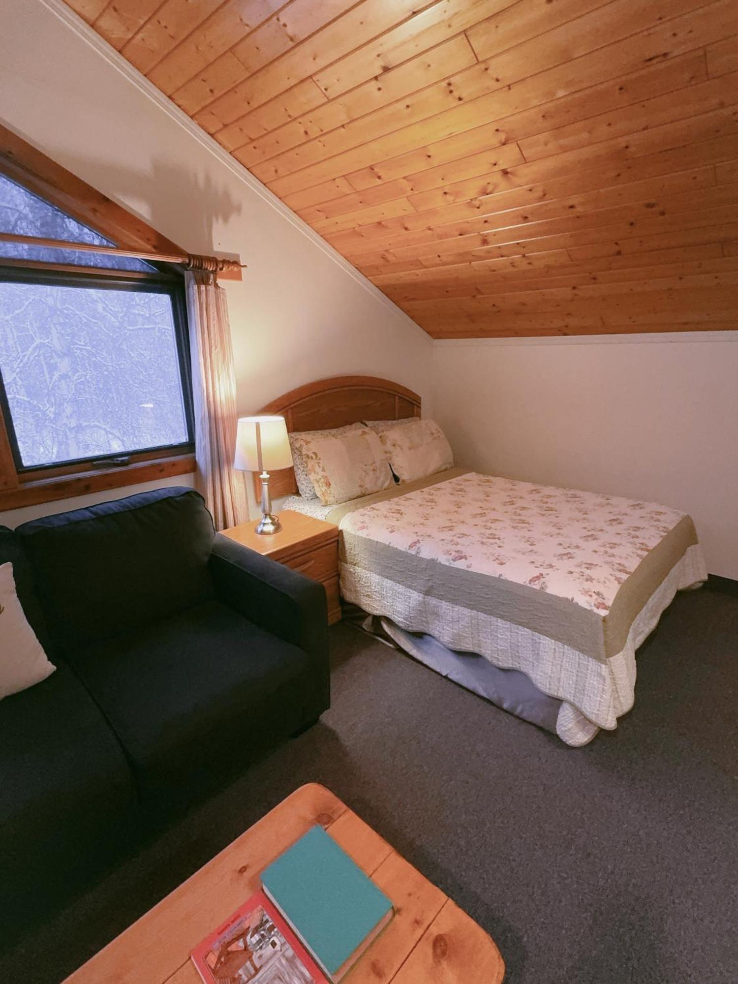Alpine Meadows Lodge Golden Ngoại thất bức ảnh