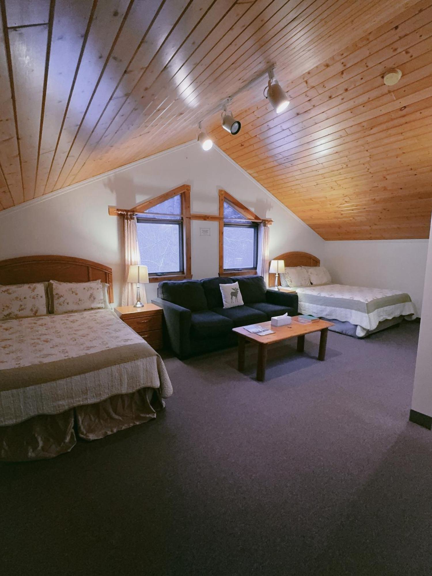 Alpine Meadows Lodge Golden Ngoại thất bức ảnh