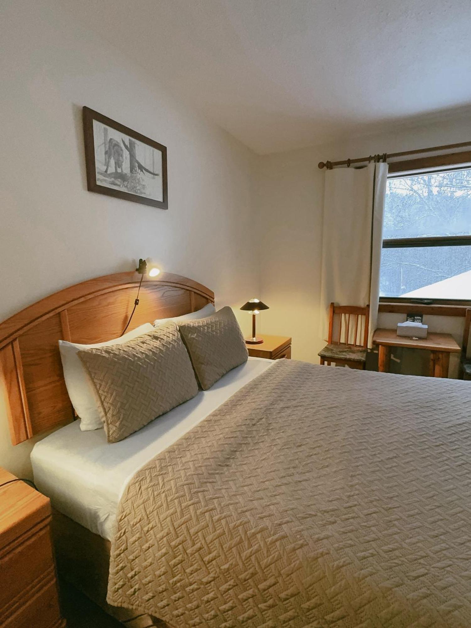 Alpine Meadows Lodge Golden Ngoại thất bức ảnh