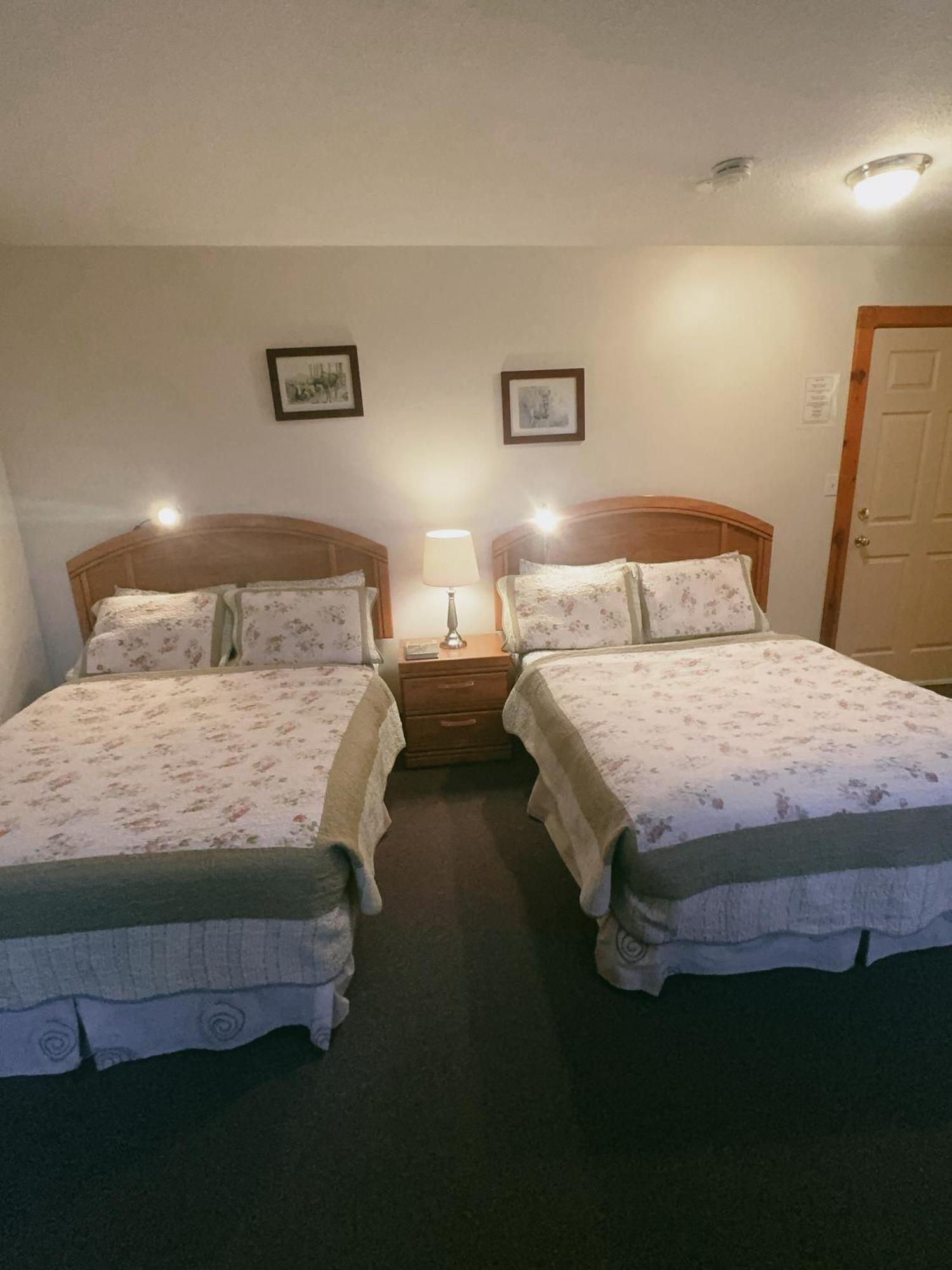 Alpine Meadows Lodge Golden Ngoại thất bức ảnh