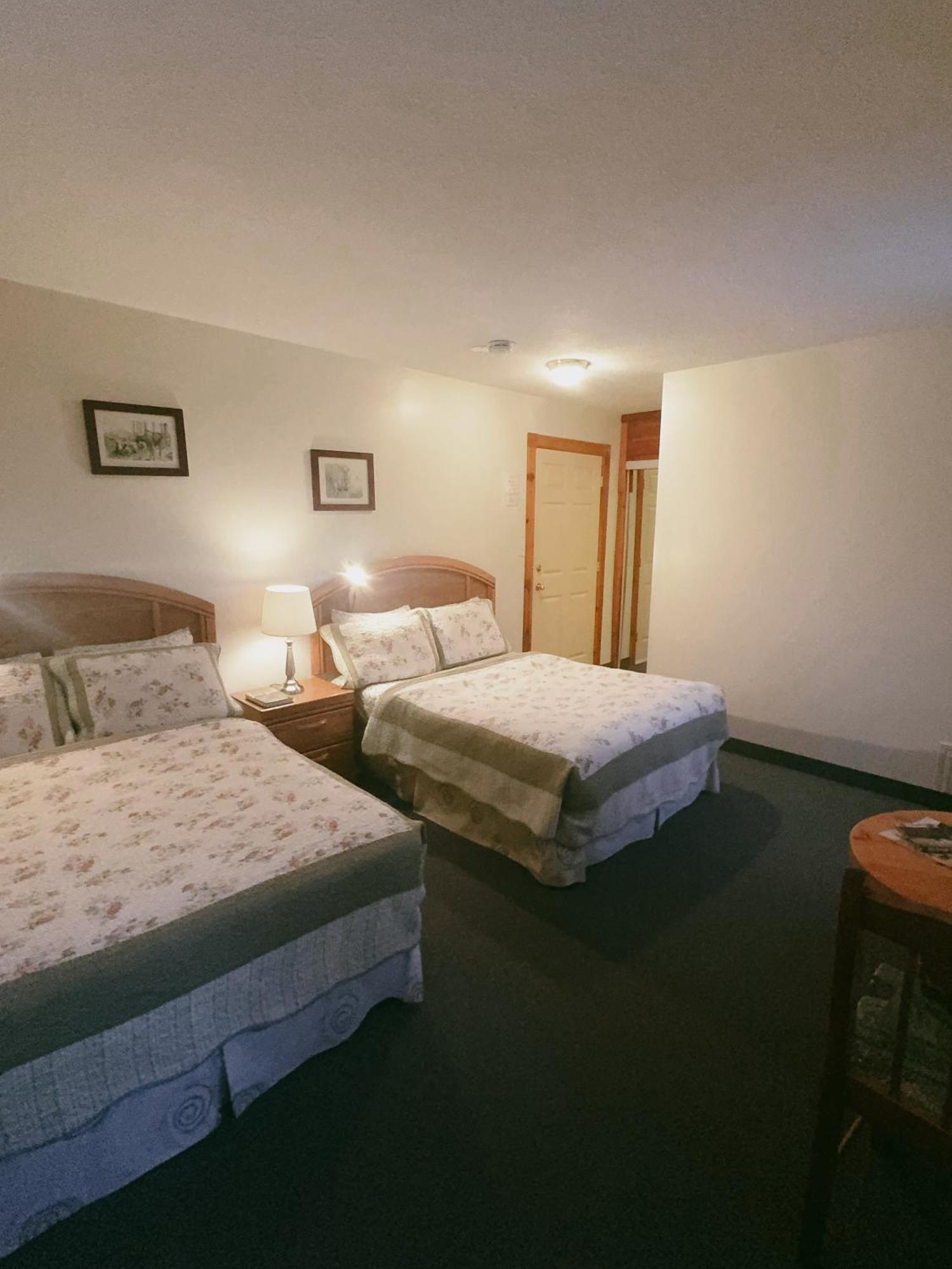 Alpine Meadows Lodge Golden Ngoại thất bức ảnh