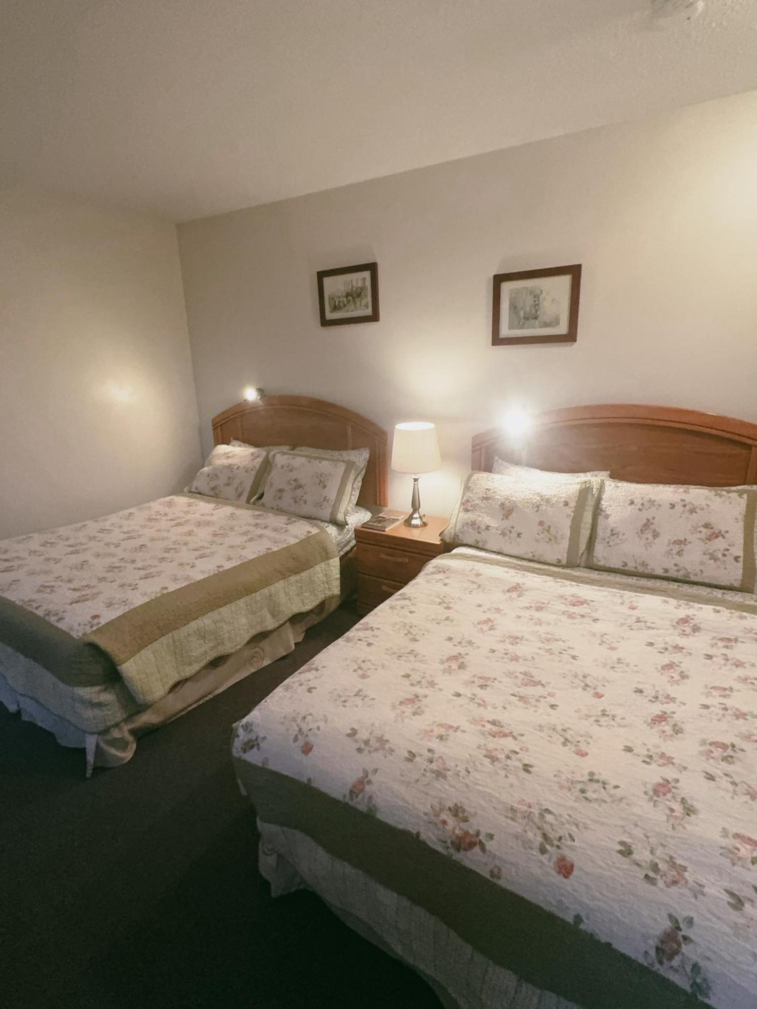 Alpine Meadows Lodge Golden Ngoại thất bức ảnh